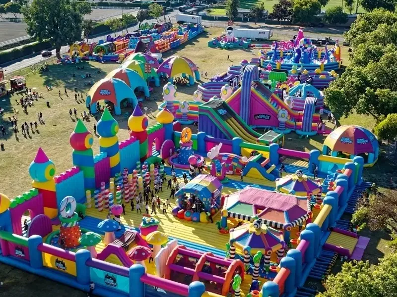 Vilket presenningsmaterial är mer lämpligt för långvarig utomhusbruk?