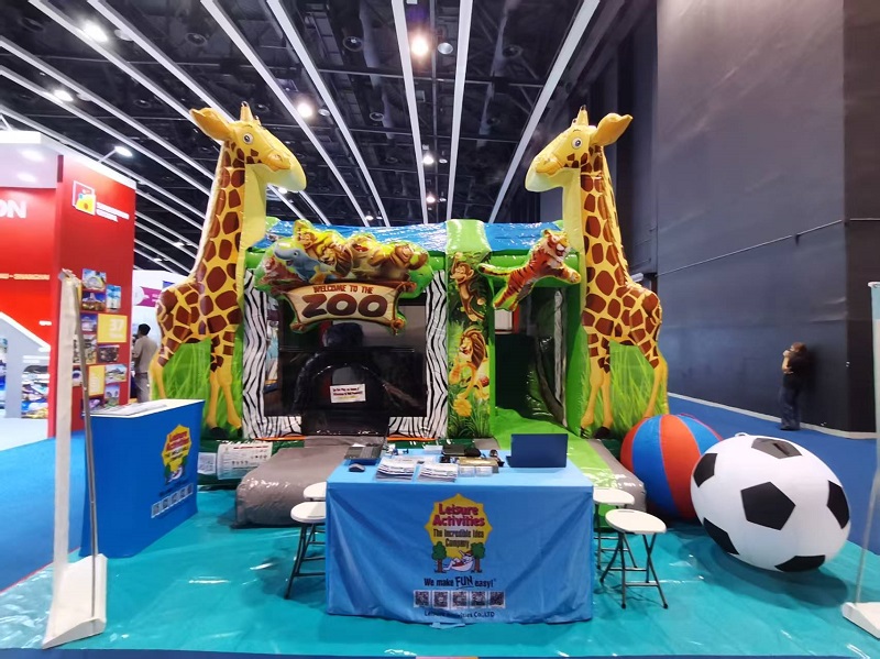 Leisure Activities® tar djurparken till IAAPA EXPO ASIA med ett uppblåsbart hoppborg på 4 m Leisure Activities® tar djurparken till IAAPA EXPO ASIA med ett uppblåsbart hoppborg på 4 m